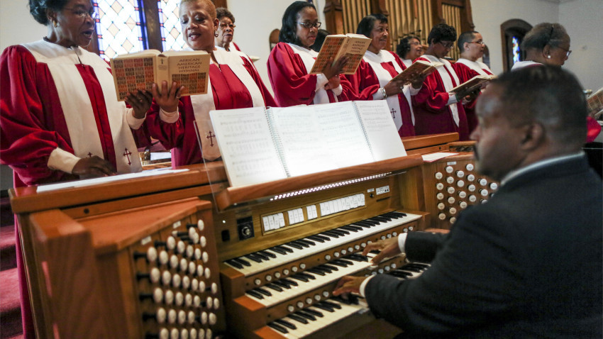 05/20/2012 BOSTON, MA Director of Music Paul White (cq) (right) plays the organ while the choir sings during Sunday service at Peoples Baptist Church (cq) in Roxbury. (Aram Boghosian for The Boston Globe)